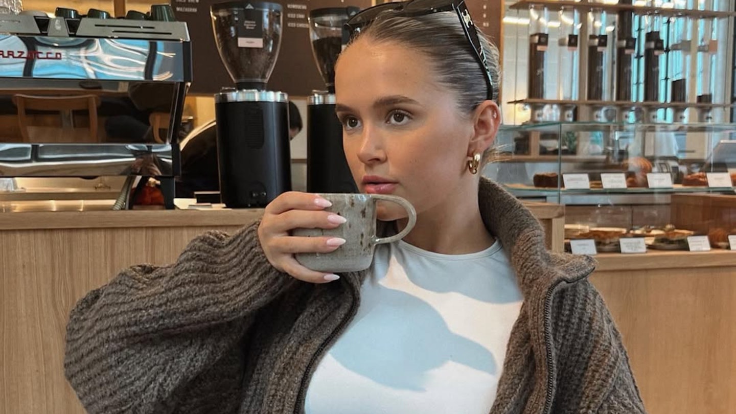 molly mae drinking coffee