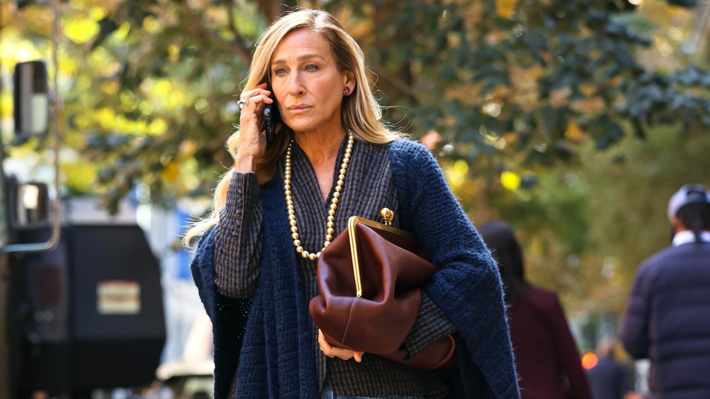 Sarah Jessica Parker carrying the coach kisslock bag